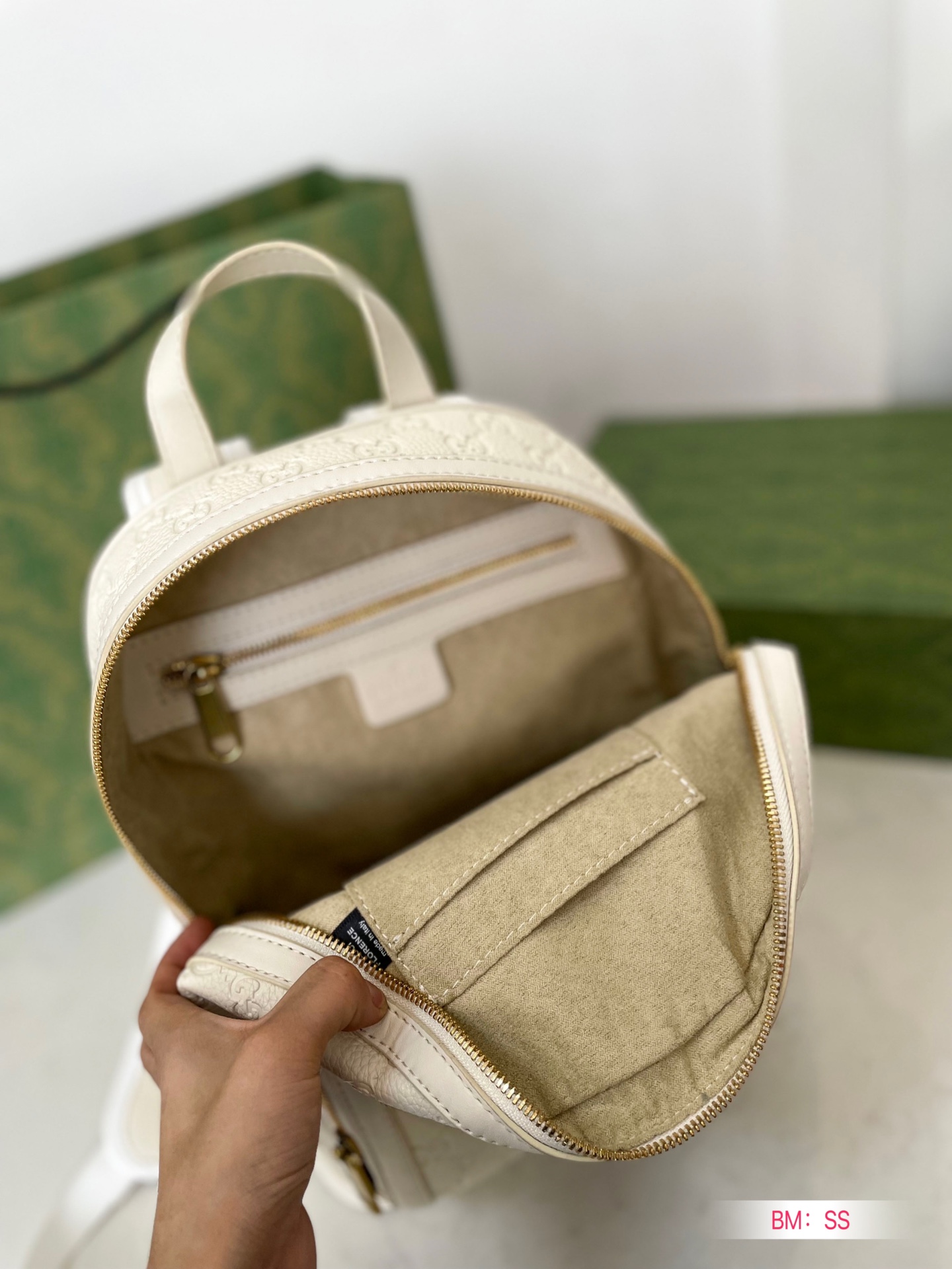 【2026】【GUCCI 公式旗艦店】グッチ  リュックサック 当日出荷 好評に付き再入荷！23*32CM