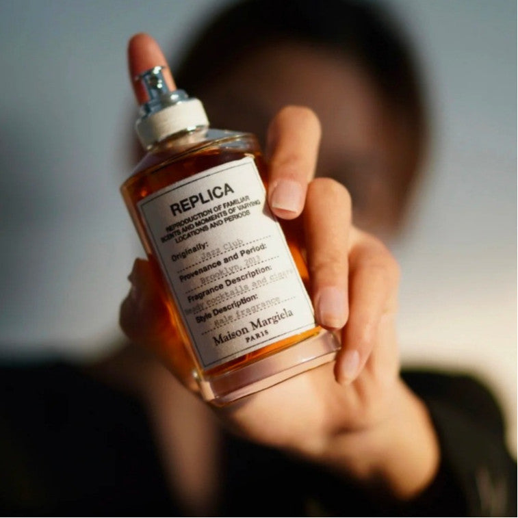 【ของแท้✓จัดส่งรวดเร็ว】 Jazz Club EDT 2ml / 5ml / 10ml น้ําหอมชาย น้ำหอมขายดี น้ำหอมพกพา น้ําหอมเสน่ห์ ขนาดทดลอง กลิ่นหอม