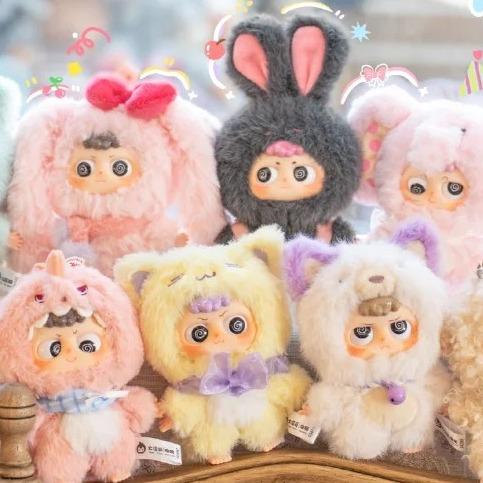 「야, 미」인형 “나 이렇게 귀여운 거 맞지?” | 존재감 넘치는 데스크 파트너