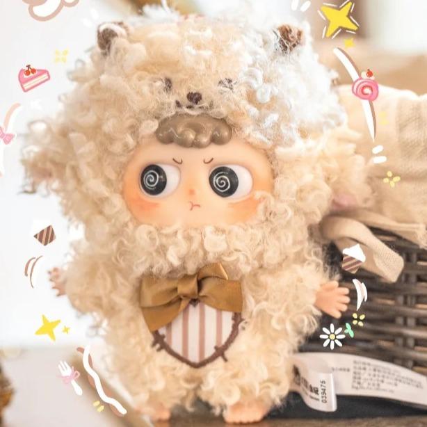 「야, 미」인형 “나 이렇게 귀여운 거 맞지?” | 존재감 넘치는 데스크 파트너