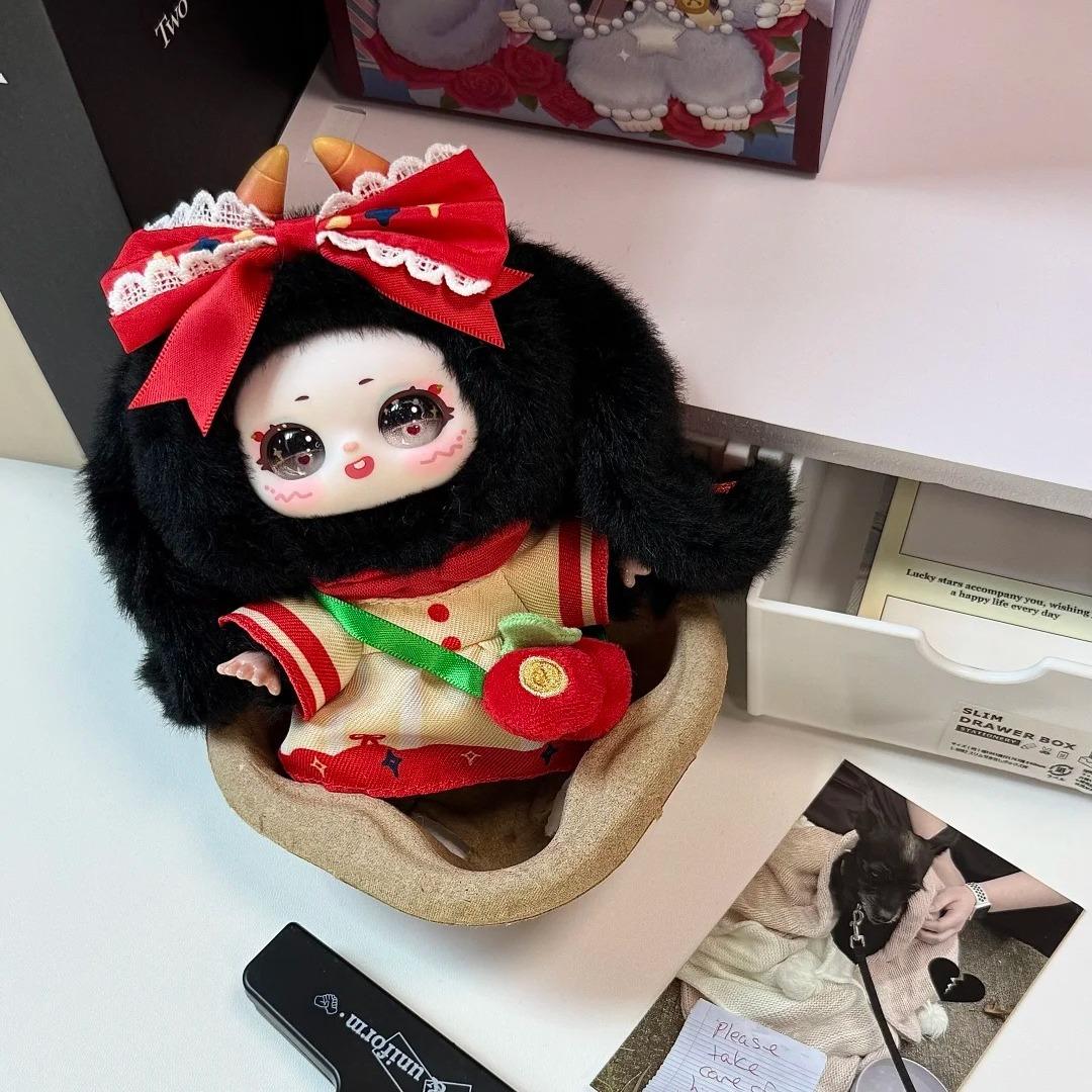 샤머리 드림문 가든 블라인드박스 꽃의 요정 같은 디자인에 귀여움 가득! 폭신한 소재와 반짝이는 눈동자가 힐링을 선사합니다. 시크릿 캐릭터 포함, 개봉 시 설렘 가득.