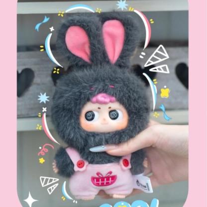 「야, 미」인형 “나 이렇게 귀여운 거 맞지?” | 존재감 넘치는 데스크 파트너