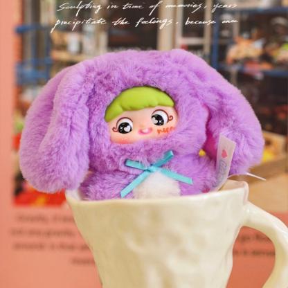 YAYA 1주년 기념 — 포근말랑 인형, 연한 노랑 의상 & 분홍 머리, 손바닥 사이즈 휴대용, 기념일 선물 최고