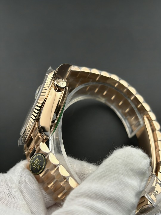 CLEANクリーン工場 ROLEXロレックスデイデイ ト ローズゴールド228235 40mm オリーブククリ ーン文字盤 フルーテッドベゼル プレジデントプレ スレット 1:1精度