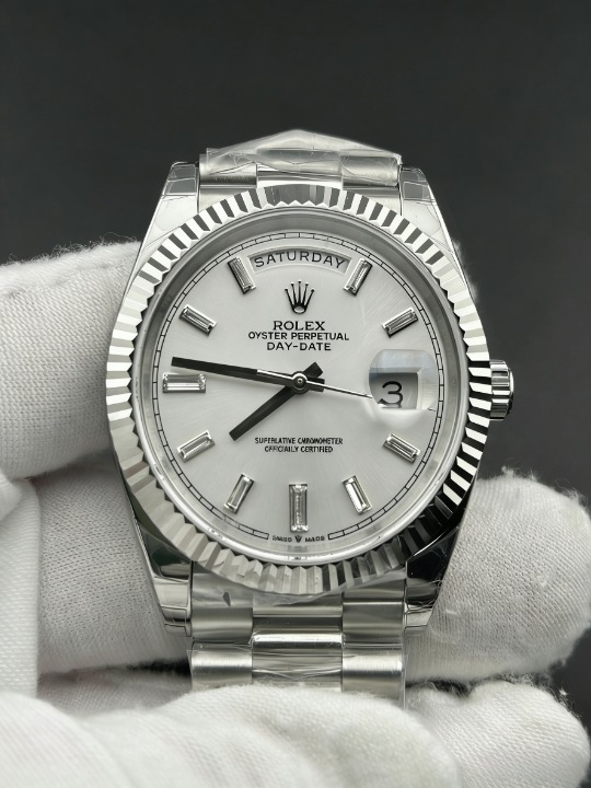 CLEANクリーン工場 ROLEXロレックスデイデイ 228239 40mmダイヤ目盛り シルバー文字盤 フルーテッドベゼル プレジデントプレスレット 1:1精度