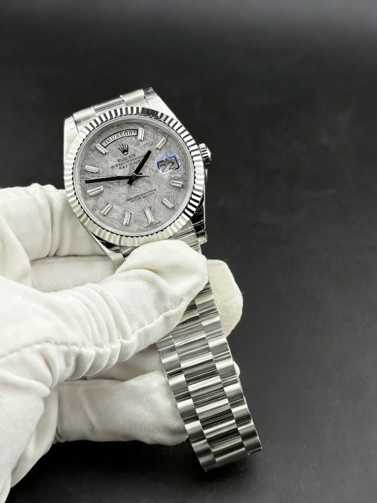 CLEANクリーン工場 ROLEXロレックスデイデイデイ ト 228239 40mmメテオライト文字盤ダイヤ目盛。 り フルーテッドベゼル プレジデントプレスレット 1:1精度