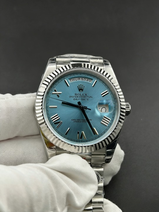 CLEANクリーン工場 ROLEXロレックスデイデイデイ 228236 40mmアイスブルー文字盤ローマ数字 フルーテッドベゼル プレジデントプレスレット 1:1精度