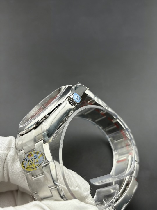 CLEANクリーン工場  ROLEXロレックス オイス ターパーペチュアル126000 36mm  レッド文字盤 オイスタースチール 1:1精度