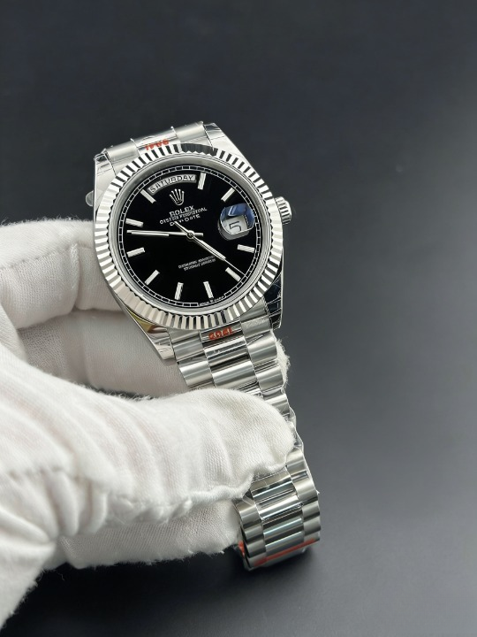 CLEANクリーン工場 ROLEXロレックスデイデイデイ 228236 40mmブラック文字盤 フルーテッドベ ゼル プレジデントプレスレット 1:1精度