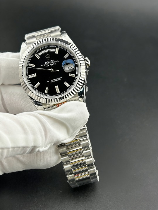 CLEANクリーン工場 ROLEXロレックスデイデイ ト 228239 40mmブラック文字盤ダイヤ目盛り フ ルーテッドベゼル プレジデントプレスレット  1:1 精度