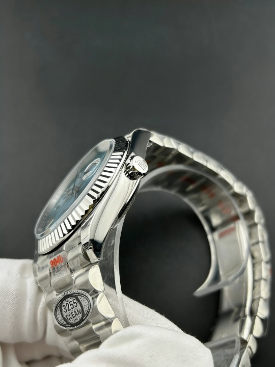 CLEANクリーン工場 ROLEXロレックスデイデイデイ 228236 40mmアイスブルー文字盤ローマ数字 フルーテッドベゼル プレジデントプレスレット 1:1精度