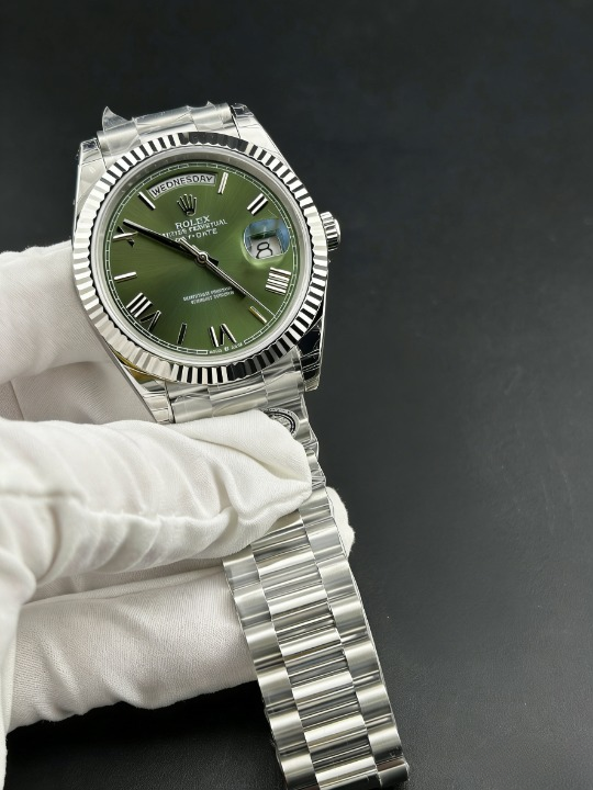 CLEANクリーン工場 ROLEXロレックスデイデイデイ 228239 40mmオリーブグリーン文字盤ローマ 数字 フルーテッドベゼル プレジデントプレスレッ 1:1精度