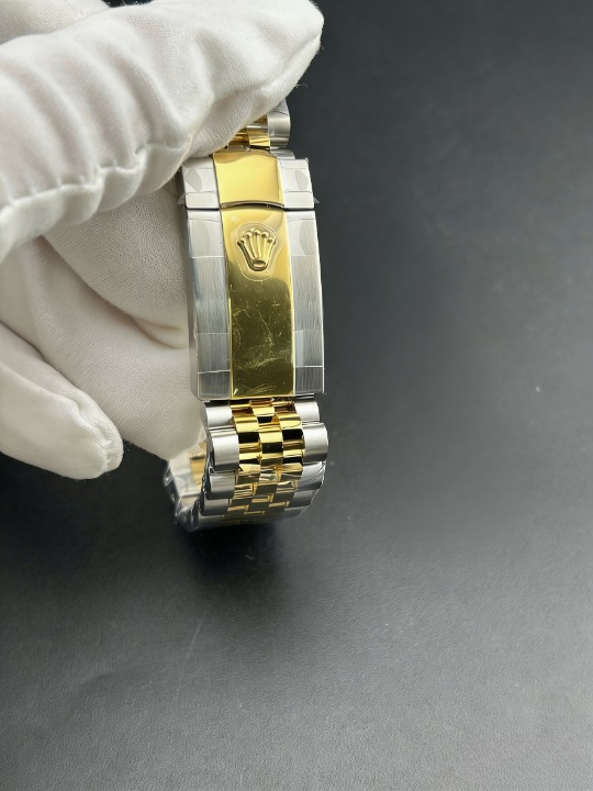 CLEANクリーン工場 ROLEXロレックスデイトジ ャスト コンビゴールド126333 41mmダイヤ目盛 り ブラック文字盤 フルーテッドベゼル ジュビリ ープレスレット 1:1精度