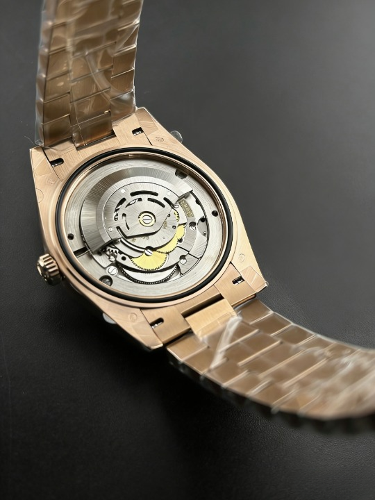 CLEANクリーン工場 ROLEXロレックスデイデイ ト ローズゴールド228235 40mm オリーブククリ ーン文字盤 フルーテッドベゼル プレジデントプレ スレット 1:1精度