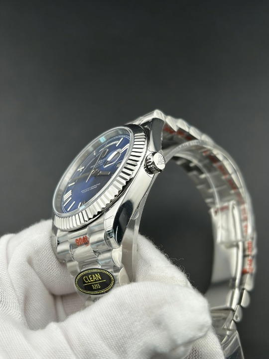 CLEANクリーン工場  ROLEXロレックスデイデイ ト 228239  40mm ブルー文字盤ローマ字 フルー テッドベゼル プレジデントプレスレット 1:1精度