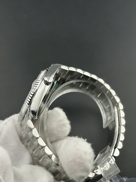 CLEANクリーン工場 ROLEXロレックスデイデイ 228239 40mmダイヤ目盛り シルバー文字盤 フルーテッドベゼル プレジデントプレスレット 1:1精度