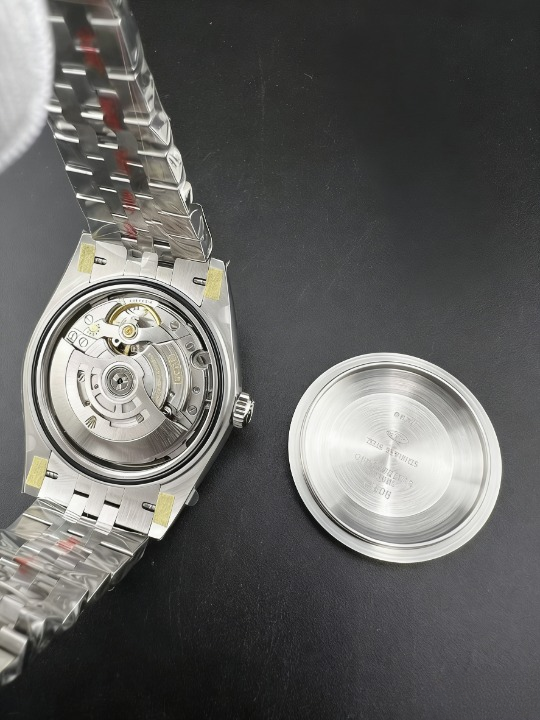 CLEANクリーン工場 ROLEXロレックスデイトジ ャスト126334 41mmグリーンフルーテッドモチー フ文字盤 フルーテッドベゼル ジュビリープレスレ ット  1:1精度