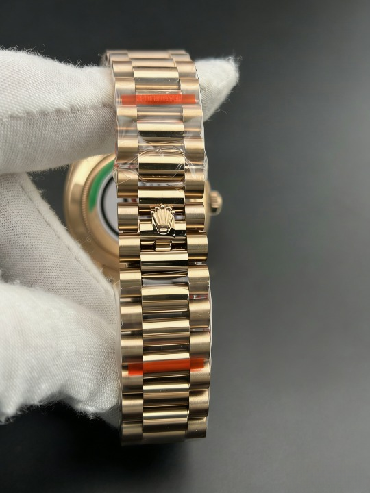 CLEANクリーン工場 ROLEXロレックスデイデイ ト エバーローズゴールド228235  40mmダイヤ目 盛り チョコレート文字盤 フルーテッドベゼル プ レジデントプレスレット  1:1精度