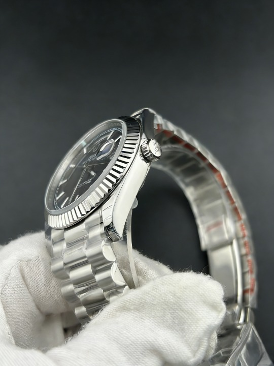 CLEANクリーン工場 ROLEXロレックスデイデイデイ 228236 40mmブラック文字盤 フルーテッドベ ゼル プレジデントプレスレット 1:1精度