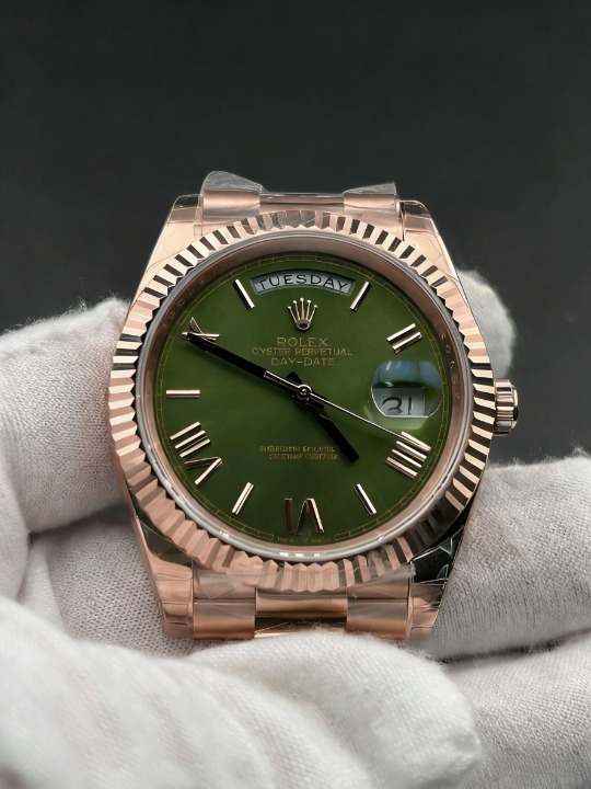 CLEANクリーン工場 ROLEXロレックスデイデイ ト ローズゴールド228235 40mm オリーブククリ ーン文字盤 フルーテッドベゼル プレジデントプレ スレット 1:1精度