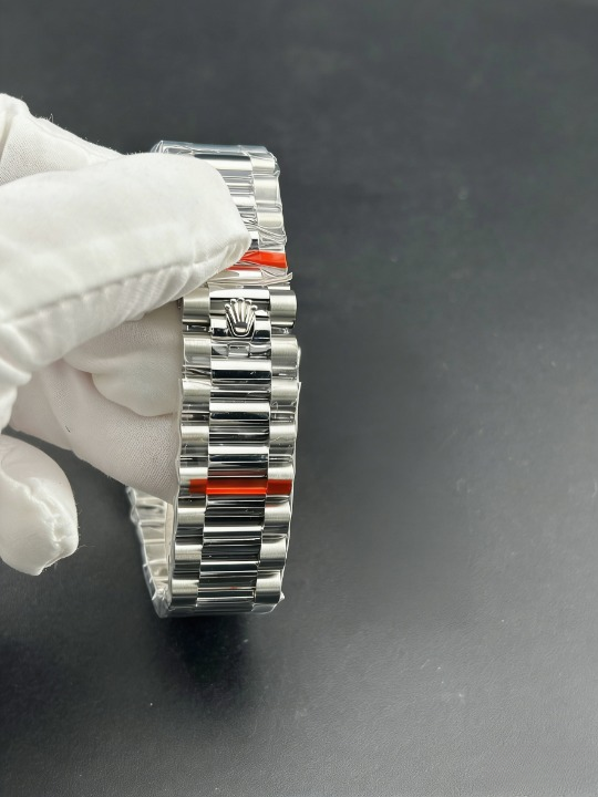 CLEANクリーン工場 ROLEXロレックスデイデイ ト 228239 40mmブラック文字盤ダイヤ目盛り フ ルーテッドベゼル プレジデントプレスレット  1:1 精度