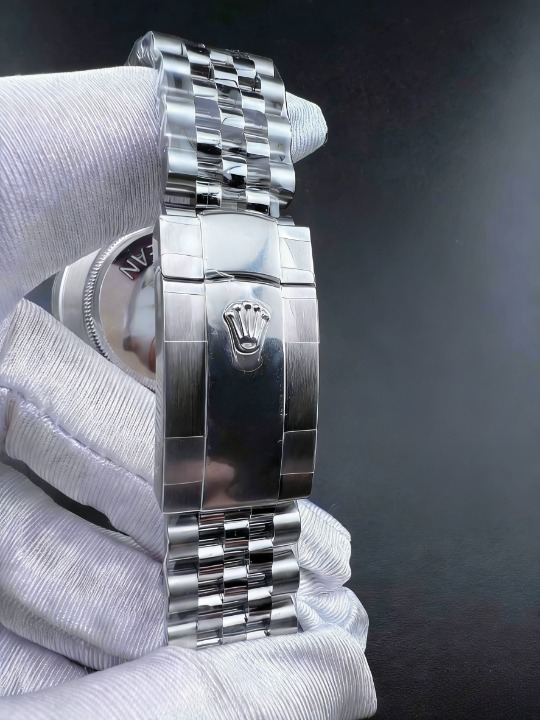 CLEANクリーン工場 ROLEXロレックスデイトジ ャスト126334 41mmダイヤモンド入りブラック文 字盤 フルーテッドベゼル ジュビリープレスレット 1:1精度