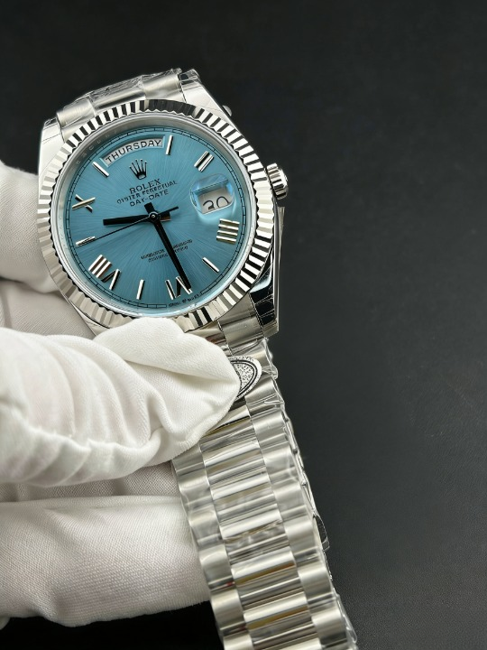 CLEANクリーン工場 ROLEXロレックスデイデイデイ 228236 40mmアイスブルー文字盤ローマ数字 フルーテッドベゼル プレジデントプレスレット 1:1精度