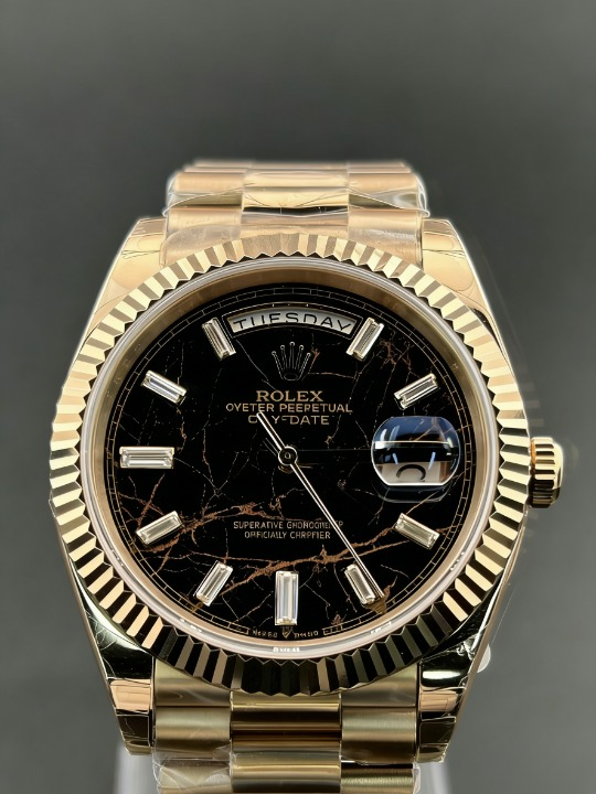 CLEANクリーン工場 ROLEXロレックスデイディ1 ト  エバーローズゴールド228235  40mmダイヤ目 盛り  ヘマタイト文字盤 フルーテッドベゼル プレ  ジデントプレスレット  1:1精度