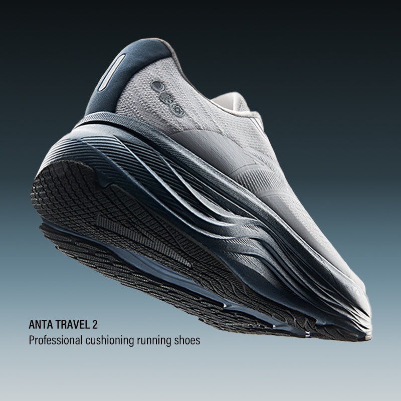 ANTA TRAVEL 2 PG7 รองเท้าวิ่งชายแบบนุ่มซัพพอร์ต ไซส์กว้าง 2E สำหรับกีฬา