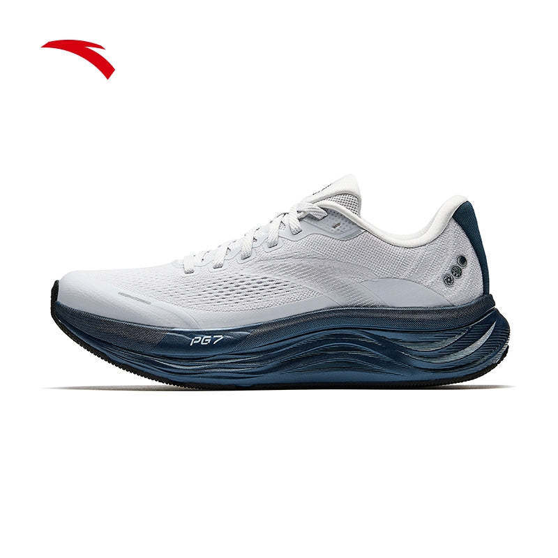 ANTA TRAVEL 2 PG7 รองเท้าวิ่งชายแบบนุ่มซัพพอร์ต ไซส์กว้าง 2E สำหรับกีฬา