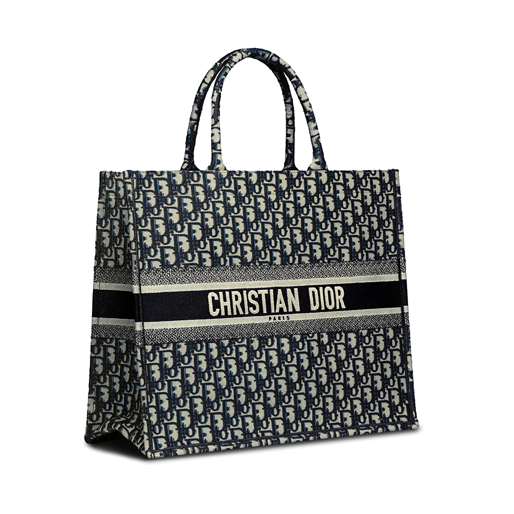 【Dior】雑誌掲載！滝沢眞規子さん愛用の大人気エンブロイダリートートバッグが登場！Book Tote Bag😍