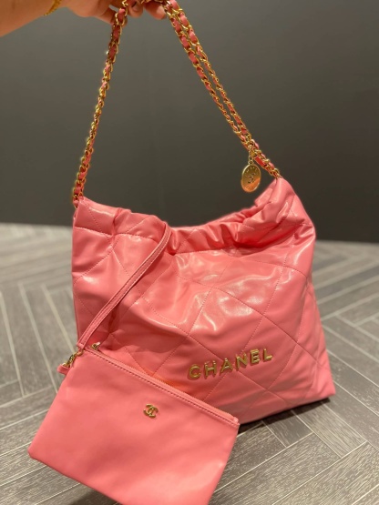 VERY雑誌掲載！通勤からお出かけまで♪【CHANEL】シャネル 22 ハンドバッグ