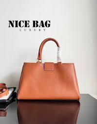 ✨【CELINE】上質なカーフスキン 毎日に使いやすいMEDIUMバッグ