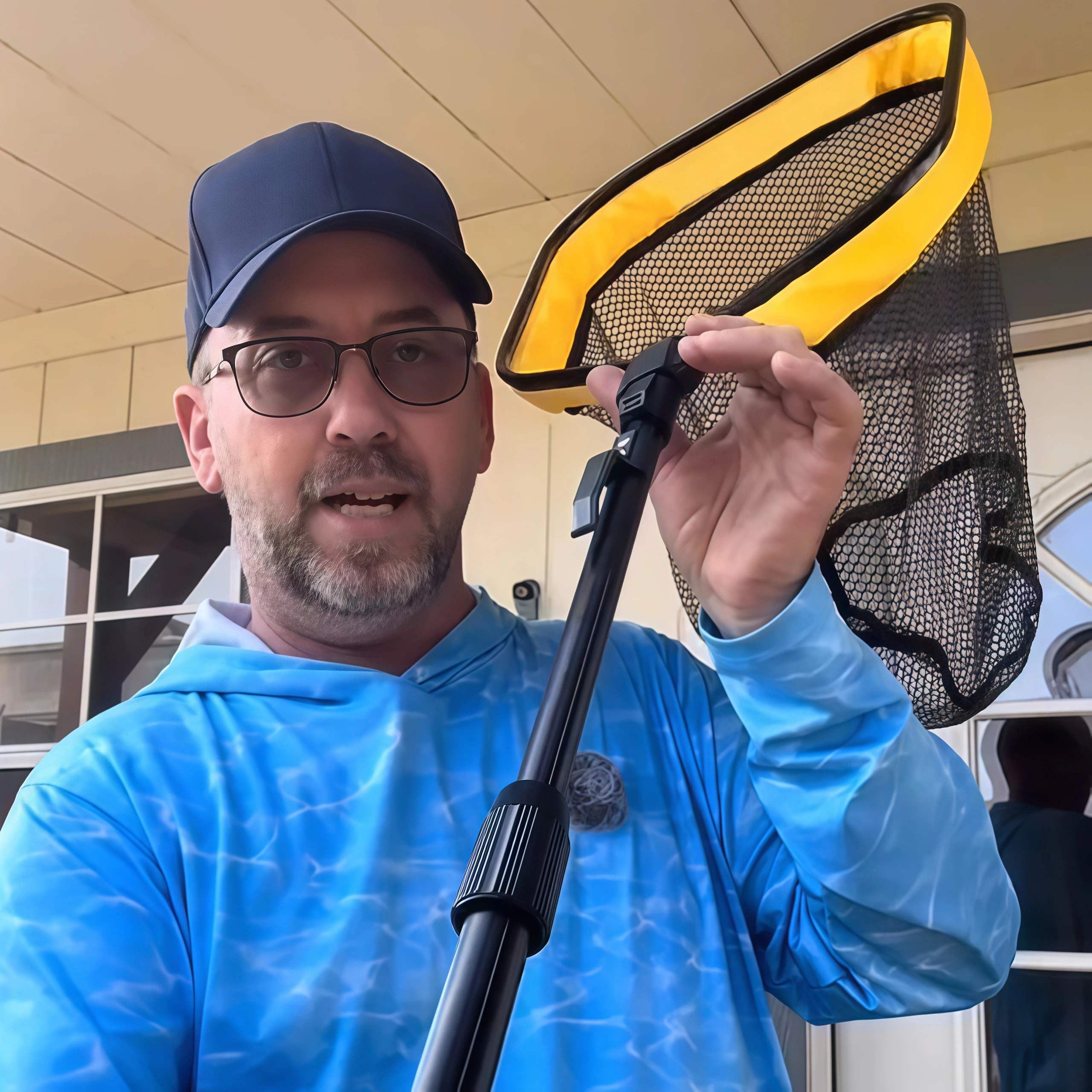 Floating fishing net with handle – foldable