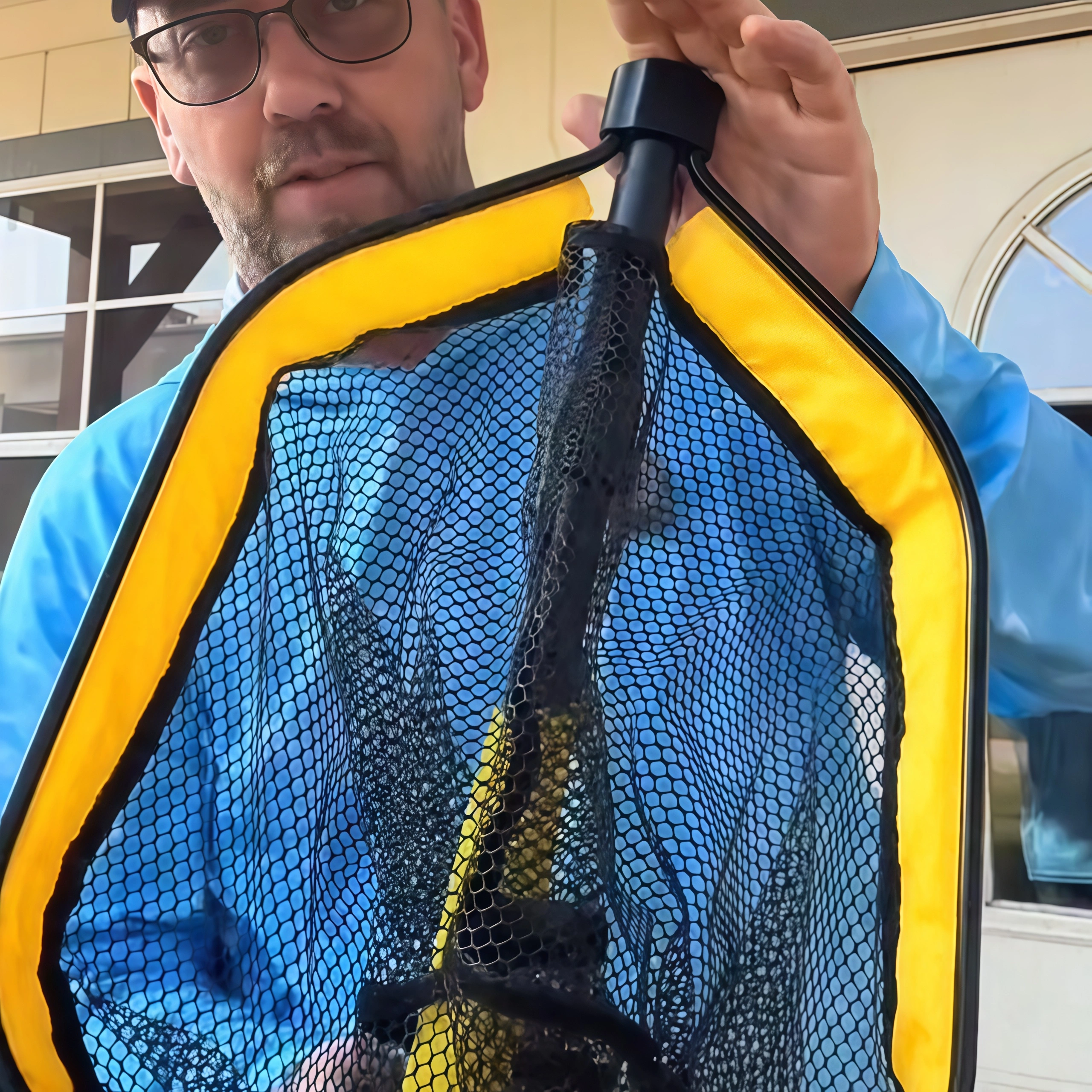 Floating fishing net with handle – foldable