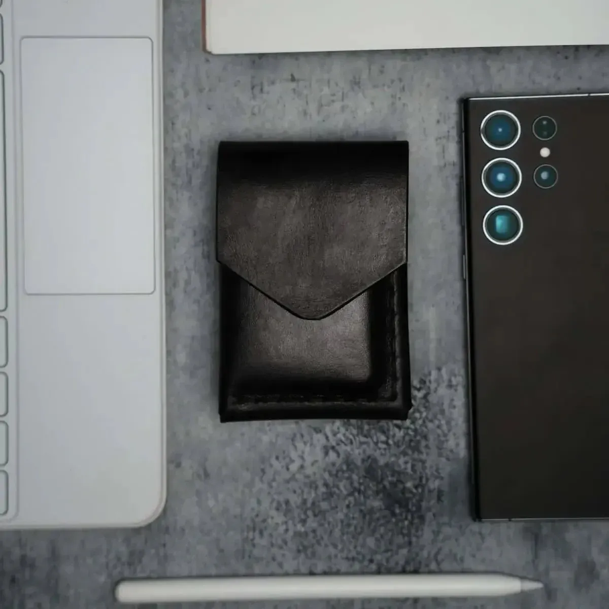 Full-Grain Leather Vertical Wallet – Minimalist Style, Maximum Durability