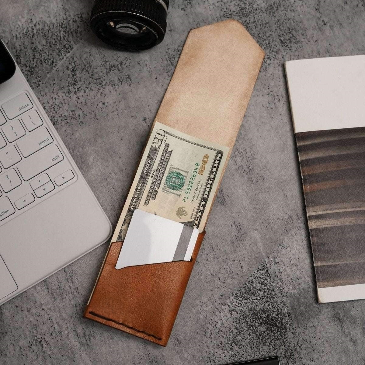 Full-Grain Leather Vertical Wallet – Minimalist Style, Maximum Durability