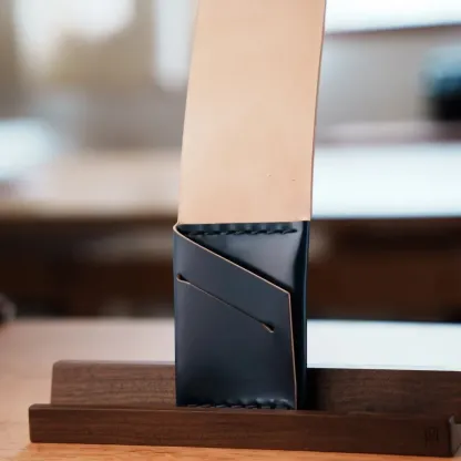 Full-Grain Leather Vertical Wallet – Minimalist Style, Maximum Durability