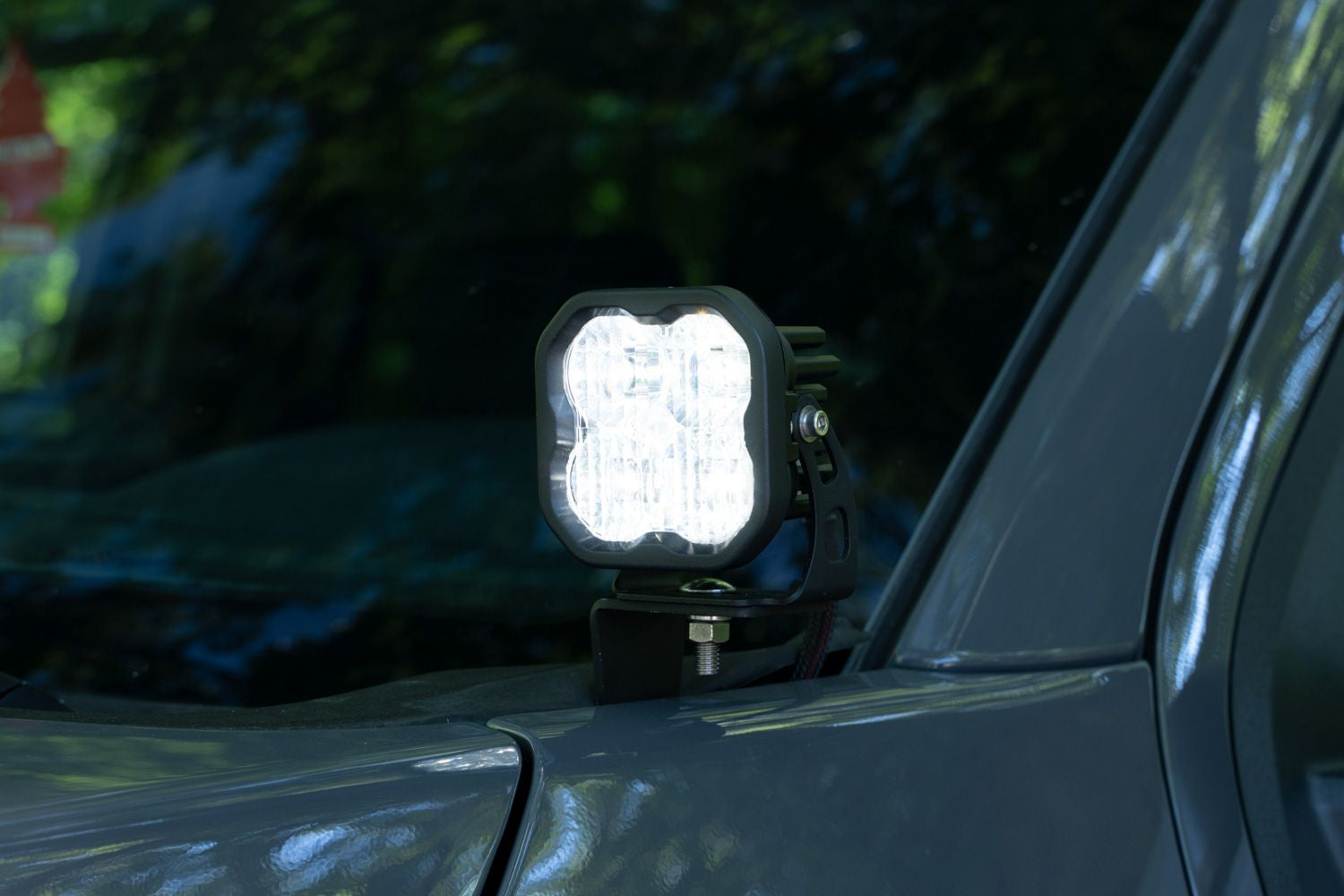 High-Performance White LED Spotlight – Bright, Wide Beam for Safer Night Driving