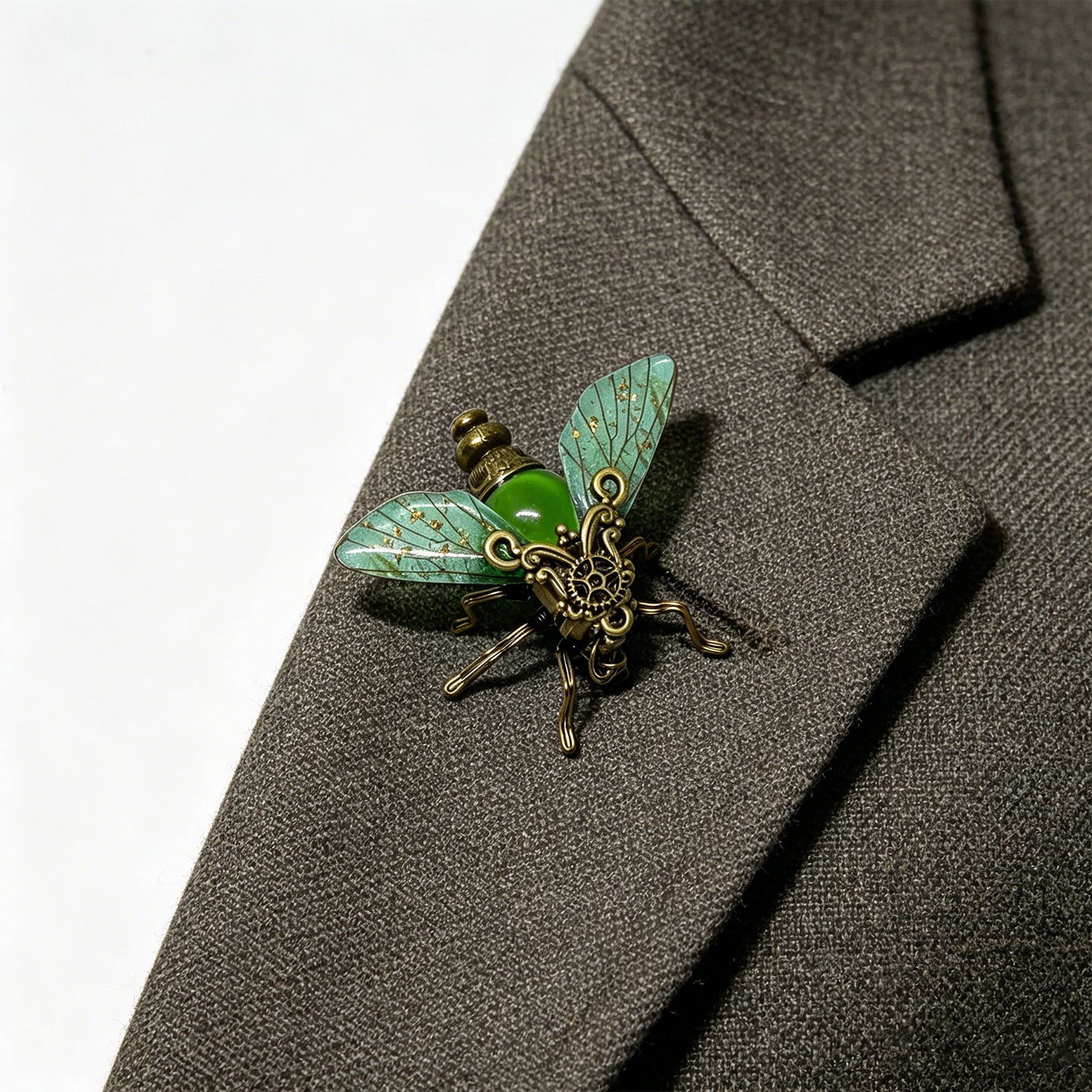 Steampunk Bee Pin – Intricate Gear Design & Hand-Painted Emerald Wings