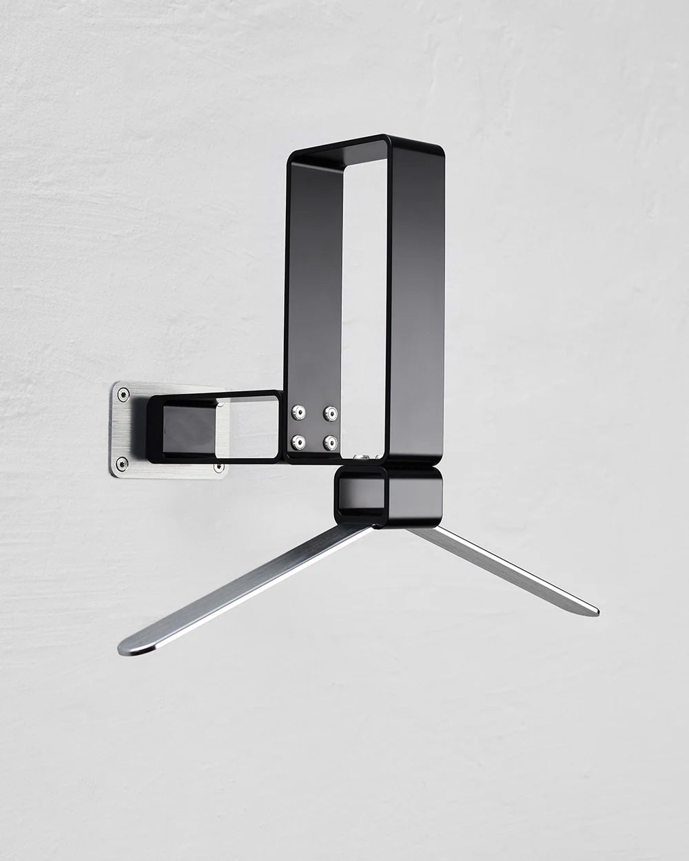 Wall-Mounted Motorcycle Equipment Rack – Space-Saving Helmet & Jacket Organizer