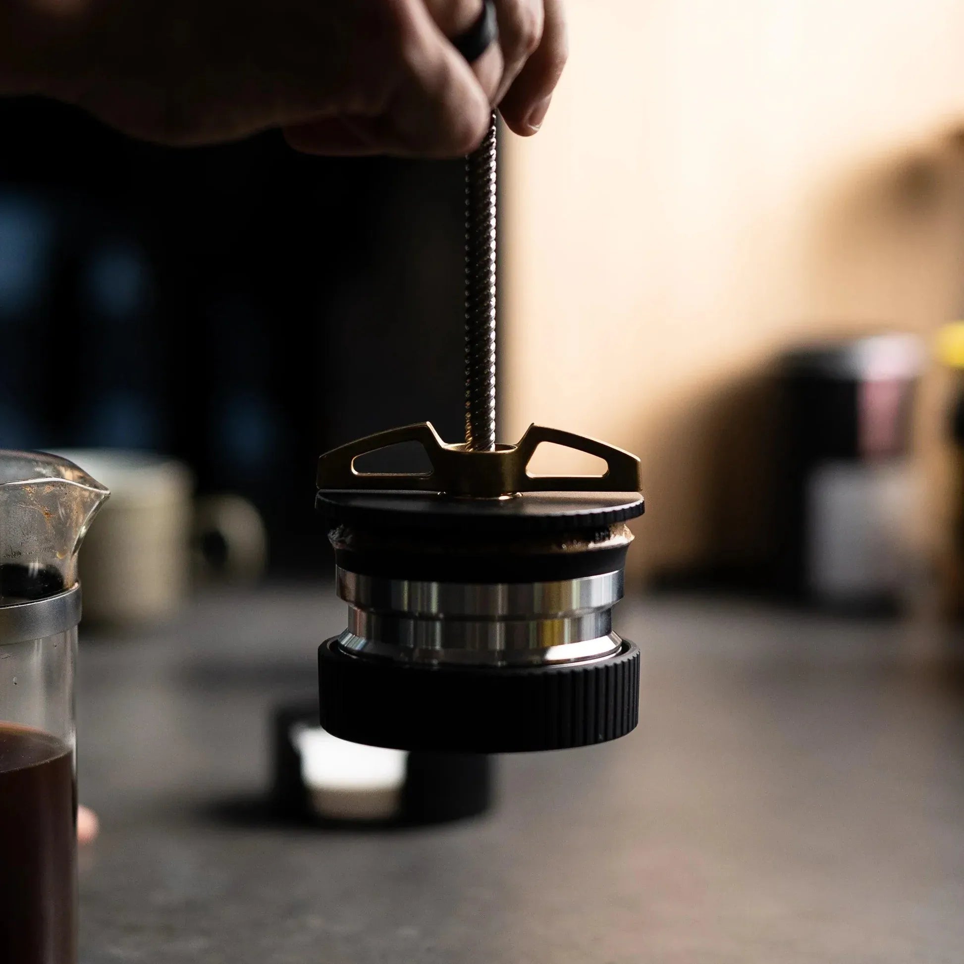 Innovative Vacuum Extraction Glass Coffee Maker | Stylish Design with Piston