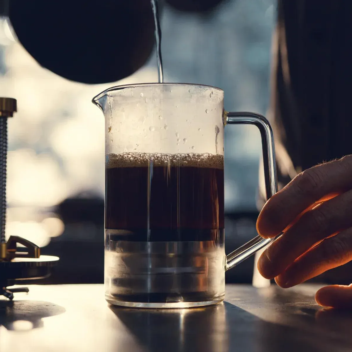 Innovative Vacuum Extraction Glass Coffee Maker | Stylish Design with Piston