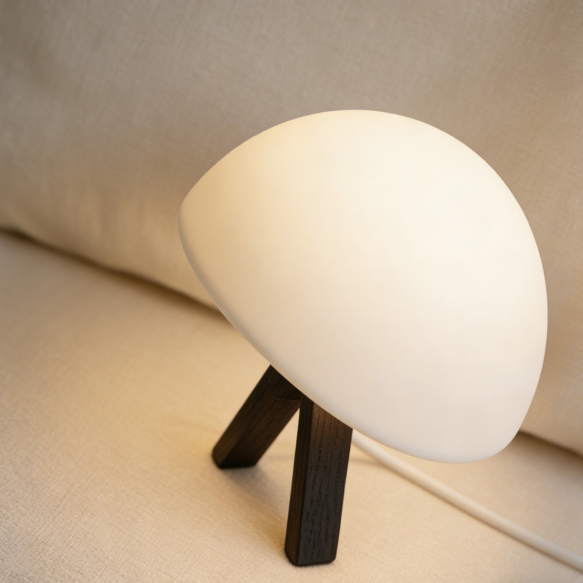 半圓形桌面燈現代簡約設計