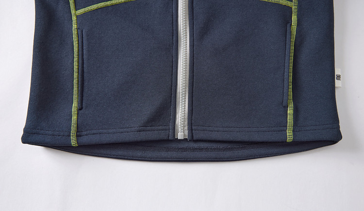 斜插口袋與下襬