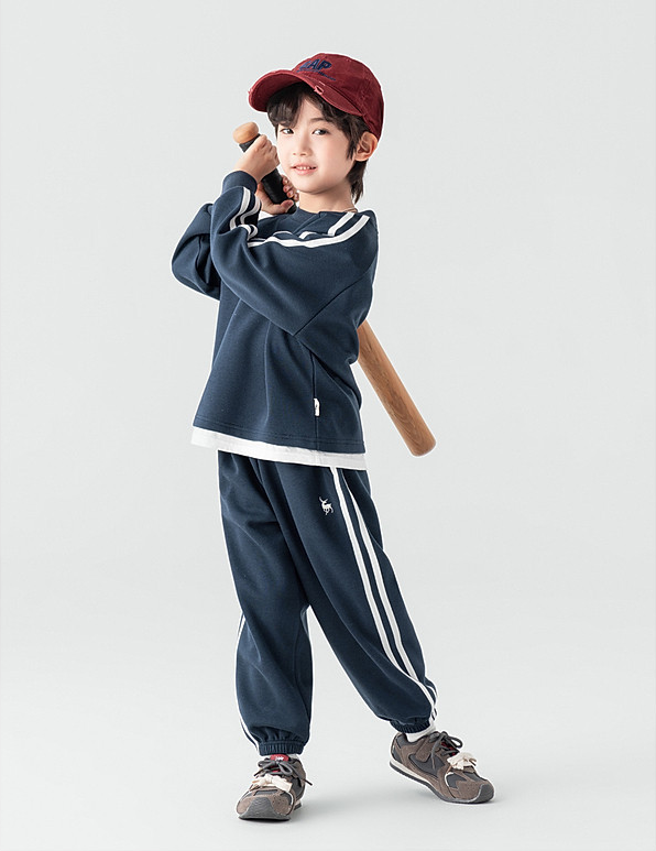 藏青球棒側身