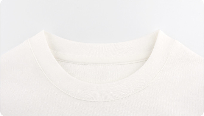 Round neck detail