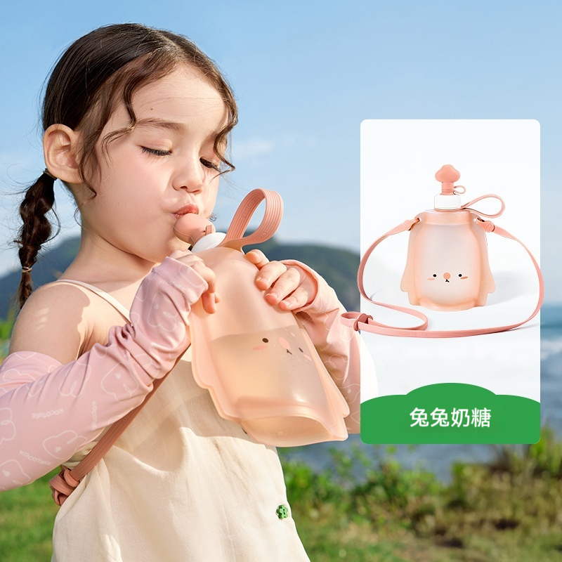 兒童水壺便攜食品級寶寶矽膠水袋男童女可折疊輕便外出飲水包