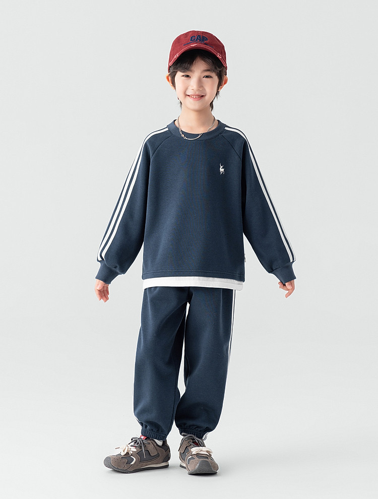 藏青正面全身