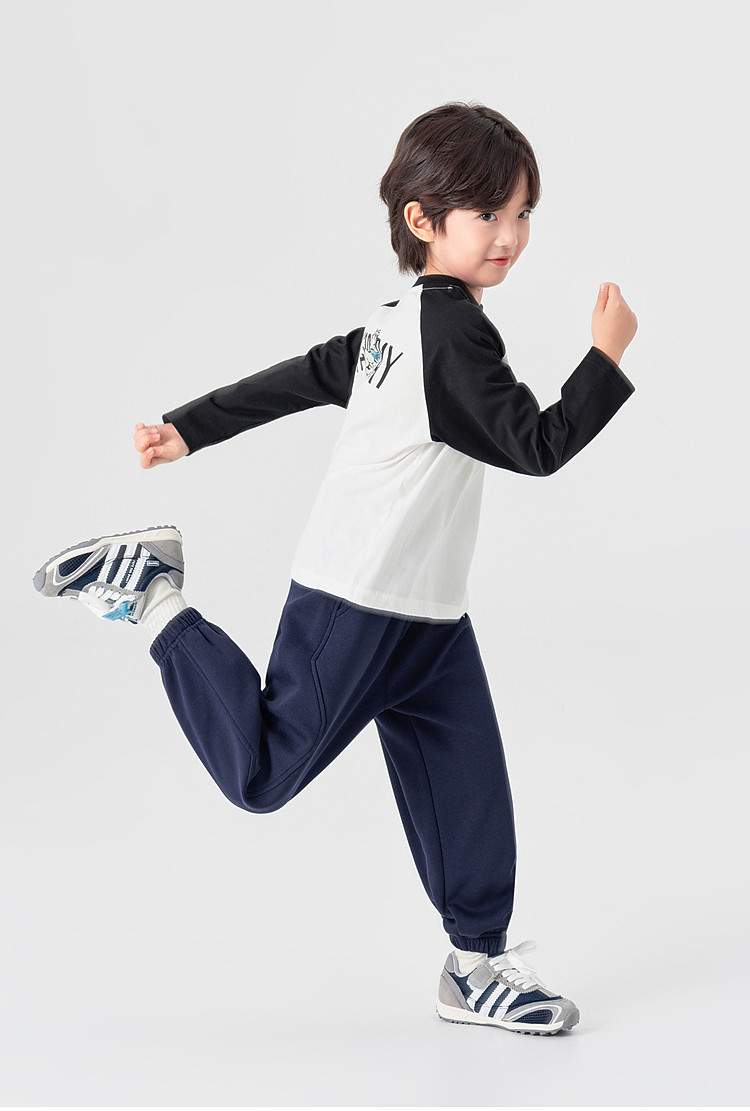 藏青色後踢全身